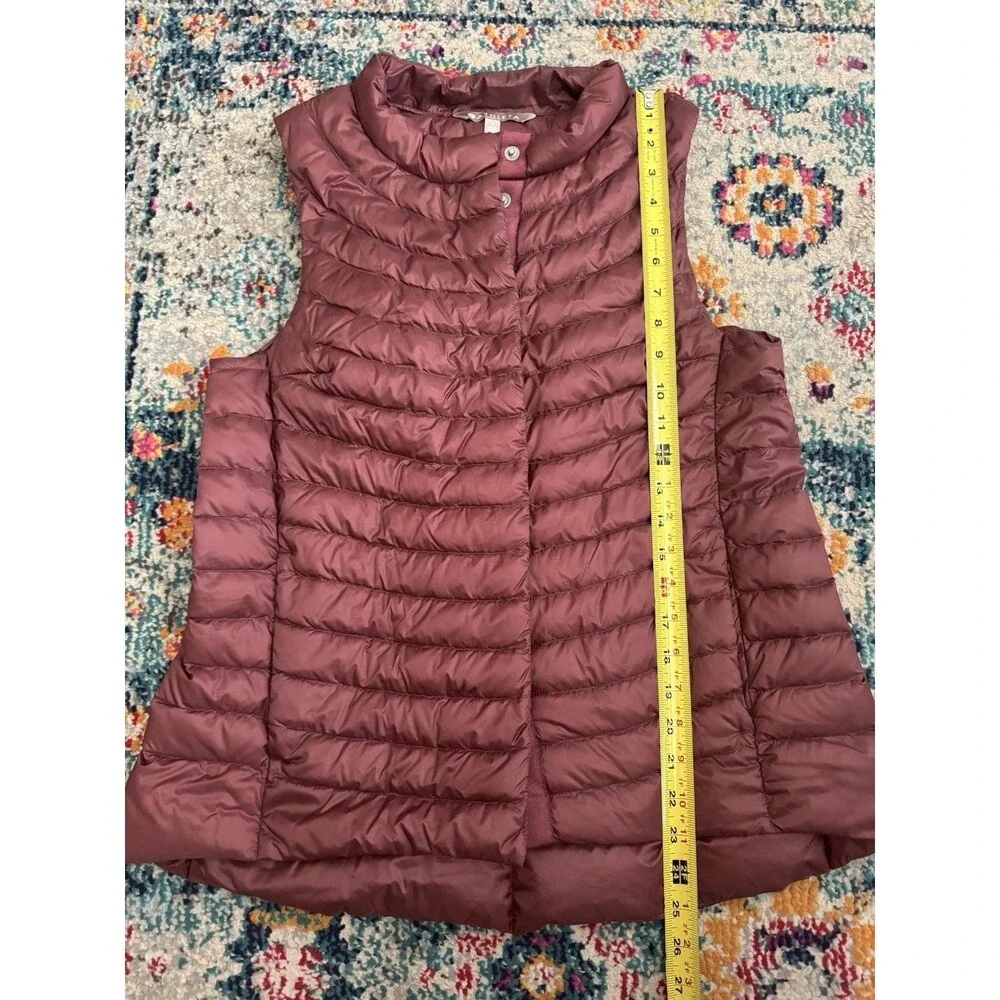 Athleta Women's Down Ouffer Vest‎ in Burgundy Size Small Outdoors Nature Layers